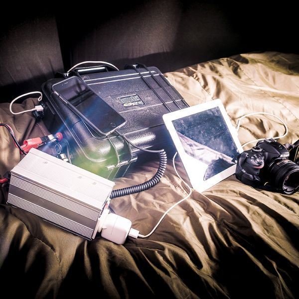 TRANSFORMATEUR 12V À 230V 600W